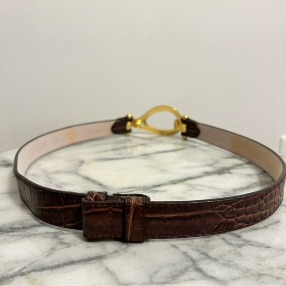 Luxurious Crocodile-Embossed Brown Belt with Gold Clasp - Picture 4 of 8